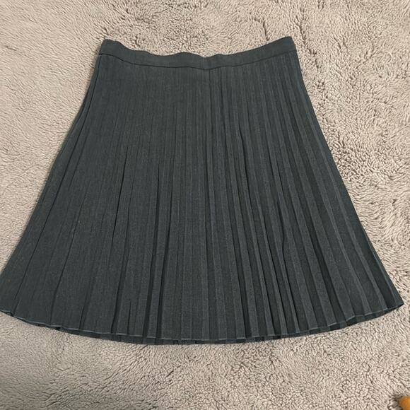 J. Crew Dresses & Skirts - Adorable J.Crew Gray Pleated Skirt size 2